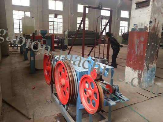 Αγορά Καυτή γαλβανισμένη ντυμένη PVC μηχανή καλωδίων σιδήρου για την εξαγωνική αλιεία με δίχτυα καλωδίων 4kw σε απευθείας σύνδεση κατασκευή